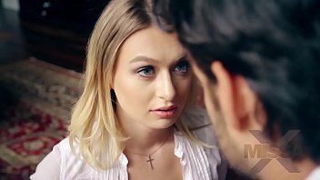 Natalia Starr e vanzatoare de placere si face sex la domiciliu