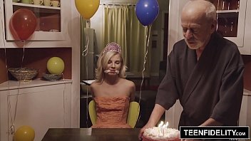 Fata violata la 18 ani de fostul iubit in camera parintilor