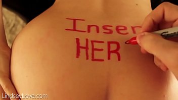 Scrie pe curul ei tarfa si o penetreaza brutal in anusul spart