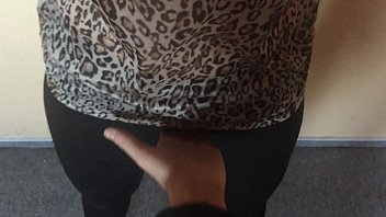 Brokerita de asigurari cedeaza avansurilor si face sex cu clientul