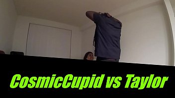 Femeie alba amatoare suge pula mare de negru si inghite sperma