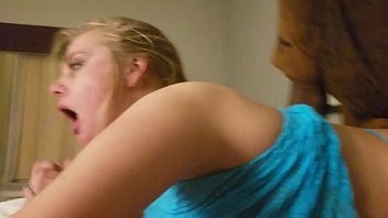 Suge pula sotului si e fututa tare in pizda de amantul negru