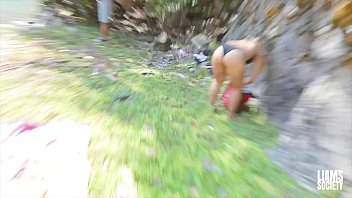 Sotia curva in vacanta cu amantul se fute la munte