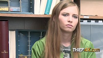 Ava sex oral si vaginal in depozit cu politist pervers