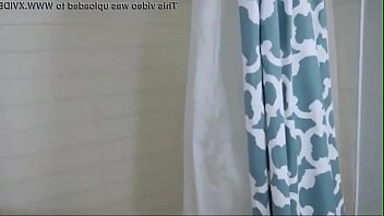 Sora slabuta plina de tatuaje prinsa cand se excita cu dusul si fututa