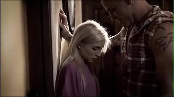 Mama ei doarme si fiica isi fute tatal pana are orgasm