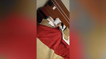 Videoclipuri sexuale cu lesbiene postate pe Instagram