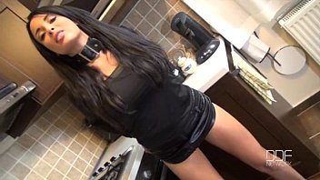 Anissa Kate incredibila muie adanca pe hol pentru 40 de lei