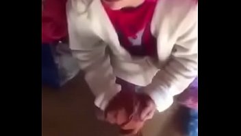 Romanca injosita scuipata si pusa sa inghita pisatul de un bulangiu