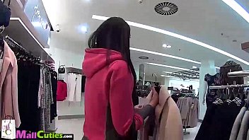 Video cu sex la shopping in cabina de proba