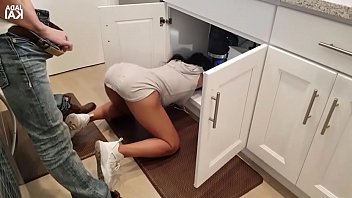 Asiatica blocata in bucatarie se fute brutal