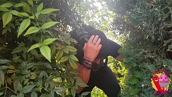 Milfa cu tatuaje goala in baie sex cu un hot