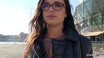 Mira platita pentru o partida de 10 minute de sex