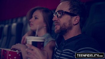 Sex anal cu amica invitata la cina romantica