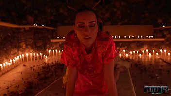 Meditatie si sex cu tarfa Mea Melone