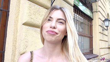 Mellina o colega de apartament penetrata anal