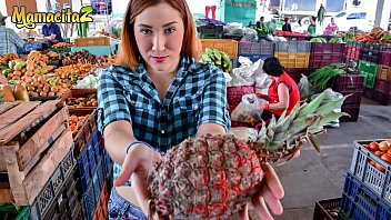 Catalina o vanzatoare din piata cu sani mici e penetrata de negru