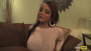 Negresa cu silicoane suge pula si o calareste pana la ejaculare