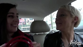 Klara si Isabella isi ling vaginele si sunt futute anal