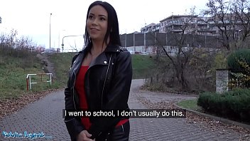 Nilla Black platita pentru sex in doggy