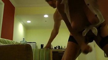 Face sex dur neprotejat la hotel cu mama vitrega