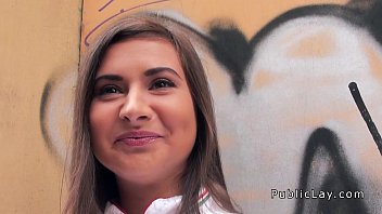 Cucerita pe strada si fututa anal la un hotel