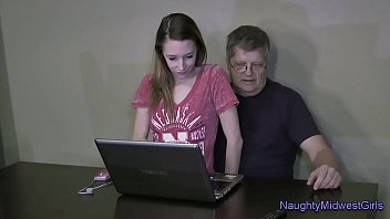 O fute pe bona care se freaca de pula mosului