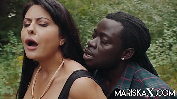 Mariska in padure sex cu doi negrii si orgasme multiple