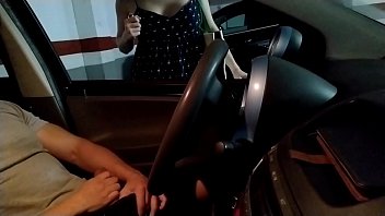 Freaca pula in parcare pentru 50 lei