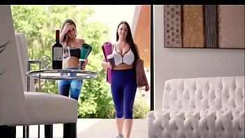 Studente perfecte cu tate mari se masturbeaza live