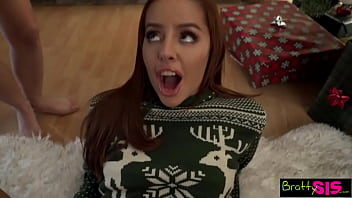 Prinse sub brad cand isi ling pizdele si futute de baiat excitat