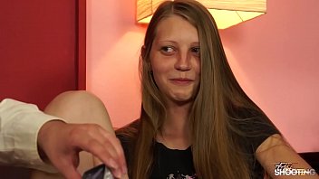 Vrea sa devina model si face sex la prima intalnire