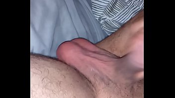 Freaca pula si coaiele pana la ejaculare