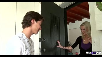 El are o masina bengoasa face sex la pensiune cu o blonda bucoasa