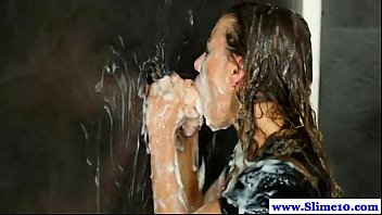 Tarfa suge multe puli si dupa asteapta sperma