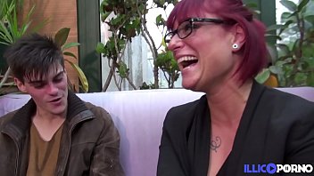 Porno super model international casca gura sa intre toata pula in gura ei