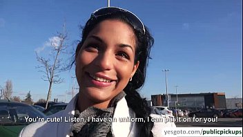 Doctorita tarfa mituita cu bani sa ii suga pula