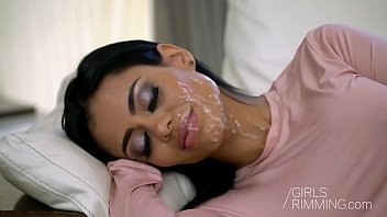 Pizda curva rau face sex cu 3 barbatii