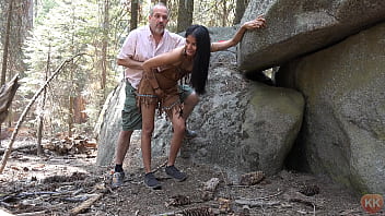 Trebuie neaparat sa o futa bine in padure pe aceasta tarfa