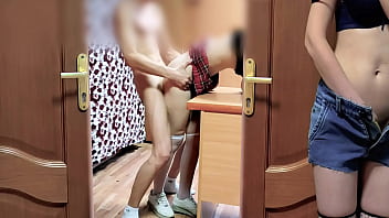 Porno la camin cu aceasta colega adorabila foarte fierbinte la pizda