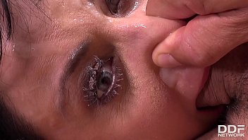 Bruneta fortata sa faca xxx vaginal si anal cu barbati perversi