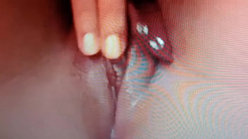 Romanca aceasta simpatica isi creaza multiple orgasme apoi face sex foarte mult