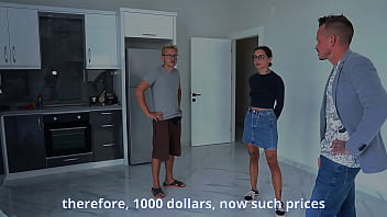 Ajunge acasa la acest barbat tatuat o escorta super frumoasa