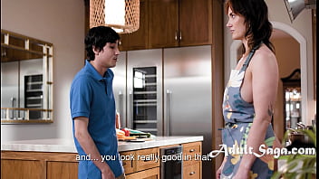 Porno dimineata la prima ora in bucatarie cu mama si fiul ei vitreg