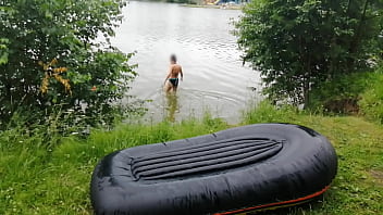 Face baie in balta apoi face sex cu o curva fierbinte si excitata